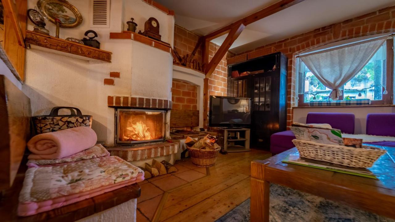 Apartment Ernestova Hisa Локве Екстериор снимка